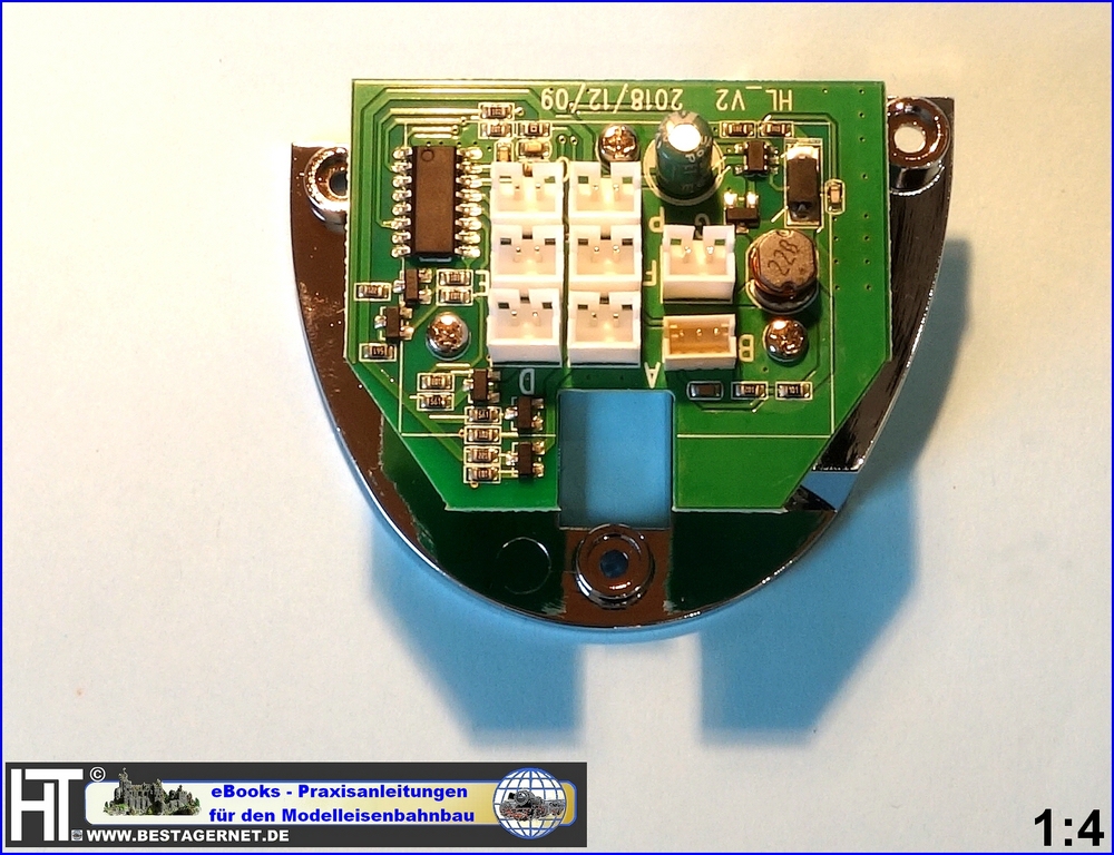 Harley Davidson Panhead Elektronik im Öltank in 1:4