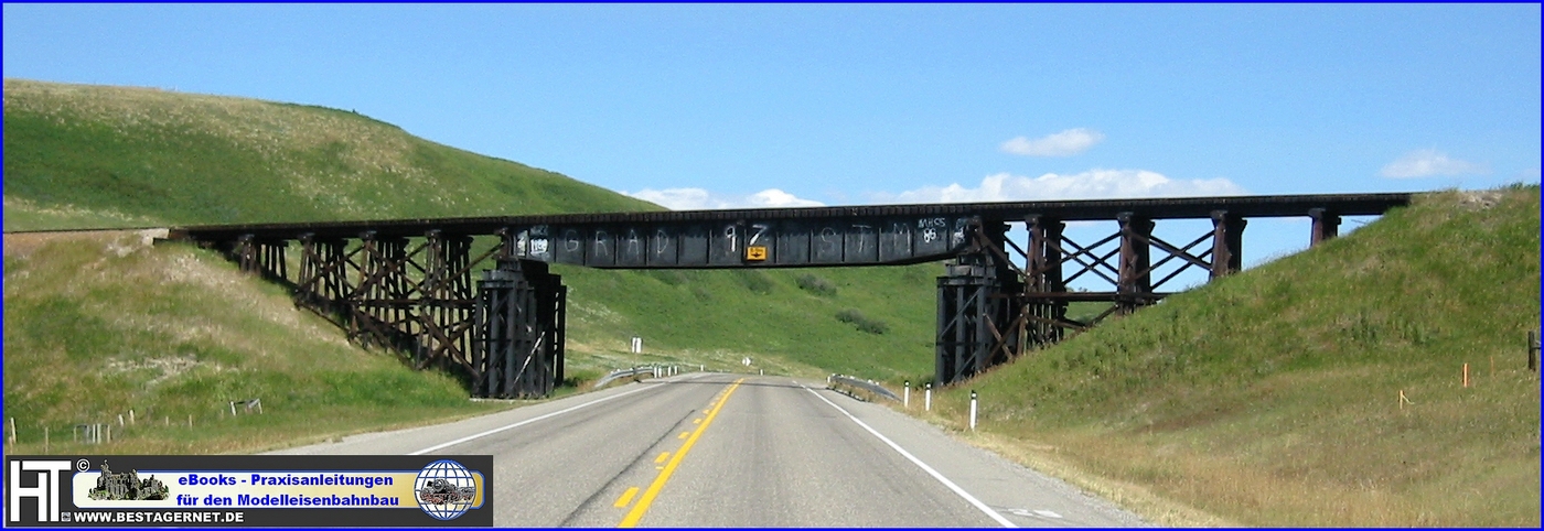 Eisenbahnbrcke in Prrie-Landschaft West Kanada